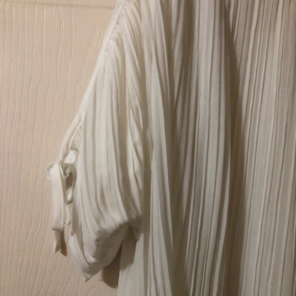 Forever21 Off White Open Shoulder Top SIZE: LARGE - Picture 3 of 7